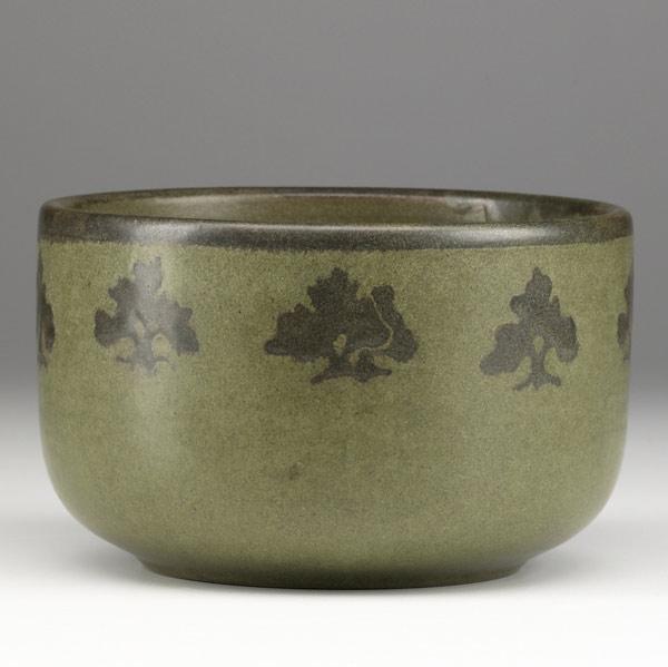 Appraisal: ARTHUR BAGGSMARBLEHEADEarly vessel stylized trees on matte green groundShip mark