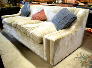 Appraisal: A large well upholstered contemporary sofa by the De Angelis