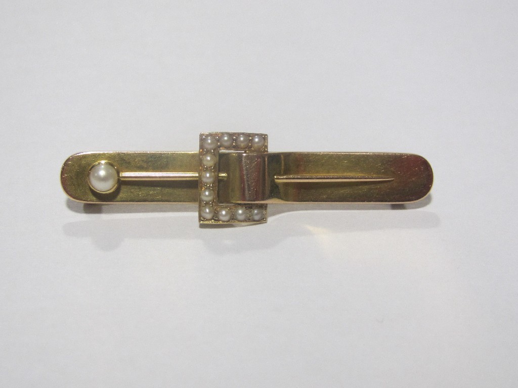 Appraisal: Edwardian yellow metal buckle bar brooch set with seed pearls