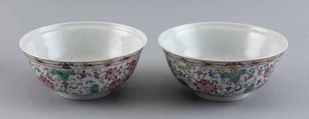 Appraisal: PAIR OF CHINESE FAMILLE ROSE PORCELAIN BOWLS LATE TH CENTURY