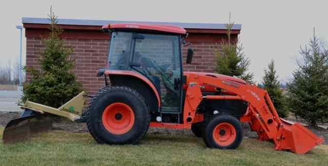 Appraisal: KUBOTA DIESEL TRACTOR LOADERSerial NO tractor model L HSTC with