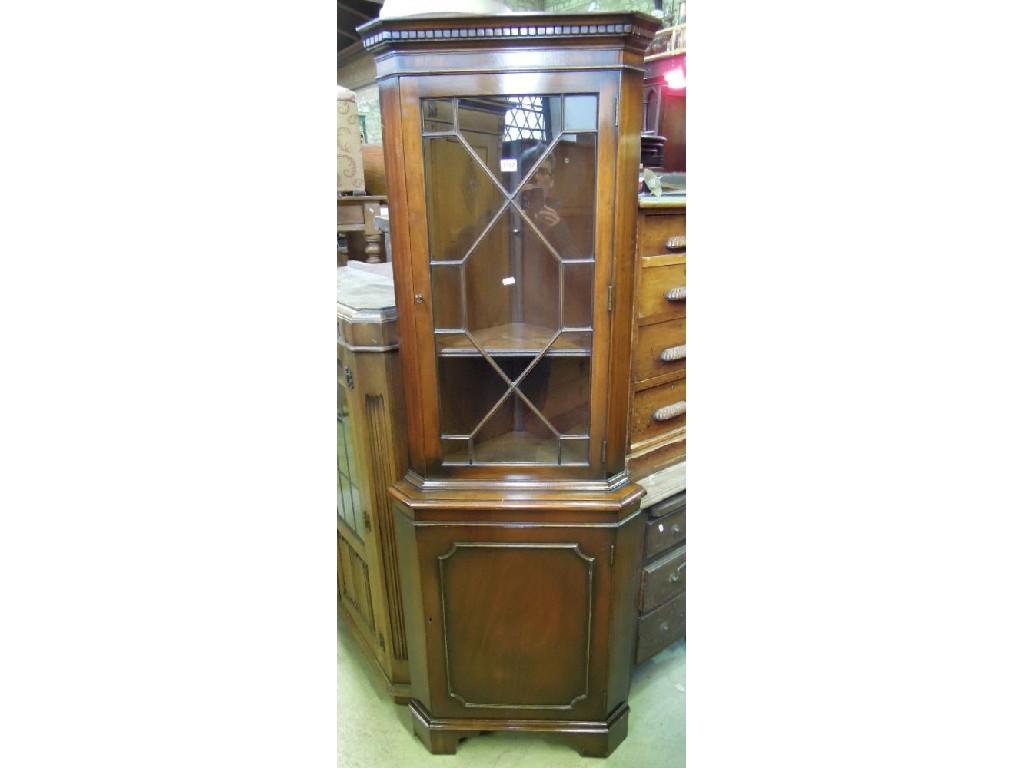 Appraisal: A reproduction mahogany freestanding corner cabinet in the Georgian style