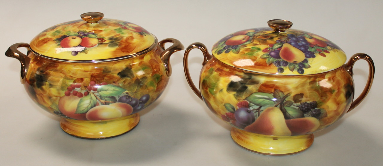 Appraisal: A near matching pair of thC Hose Street Pottery tureens