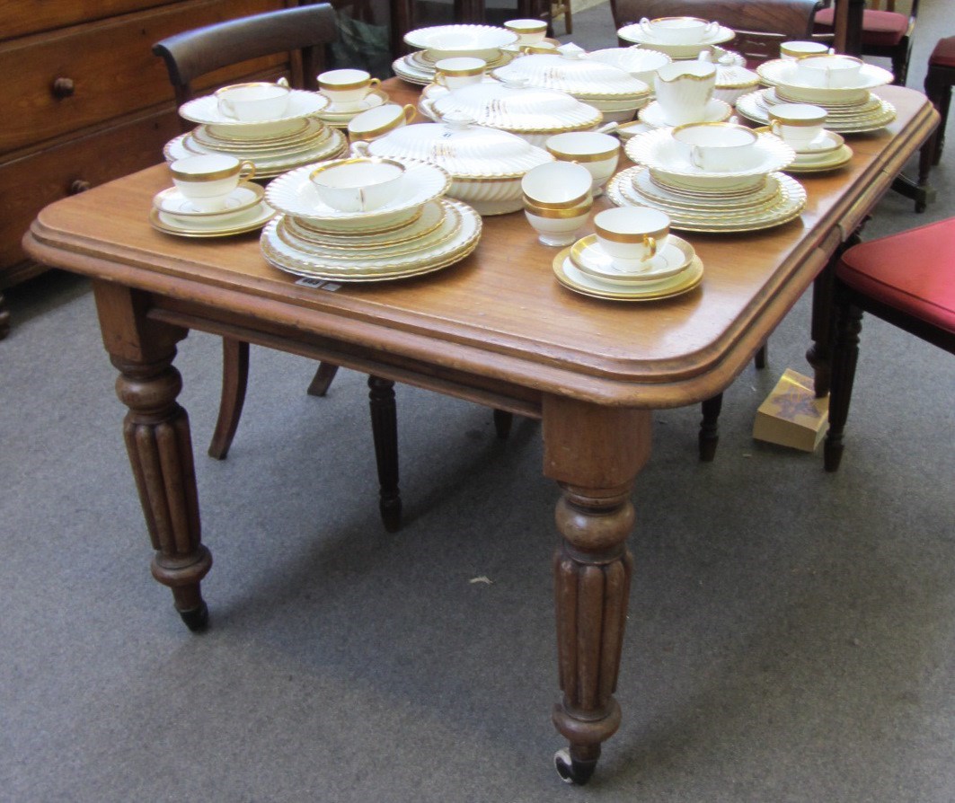 Appraisal: A th century mahogany extending dining table on reeded supports