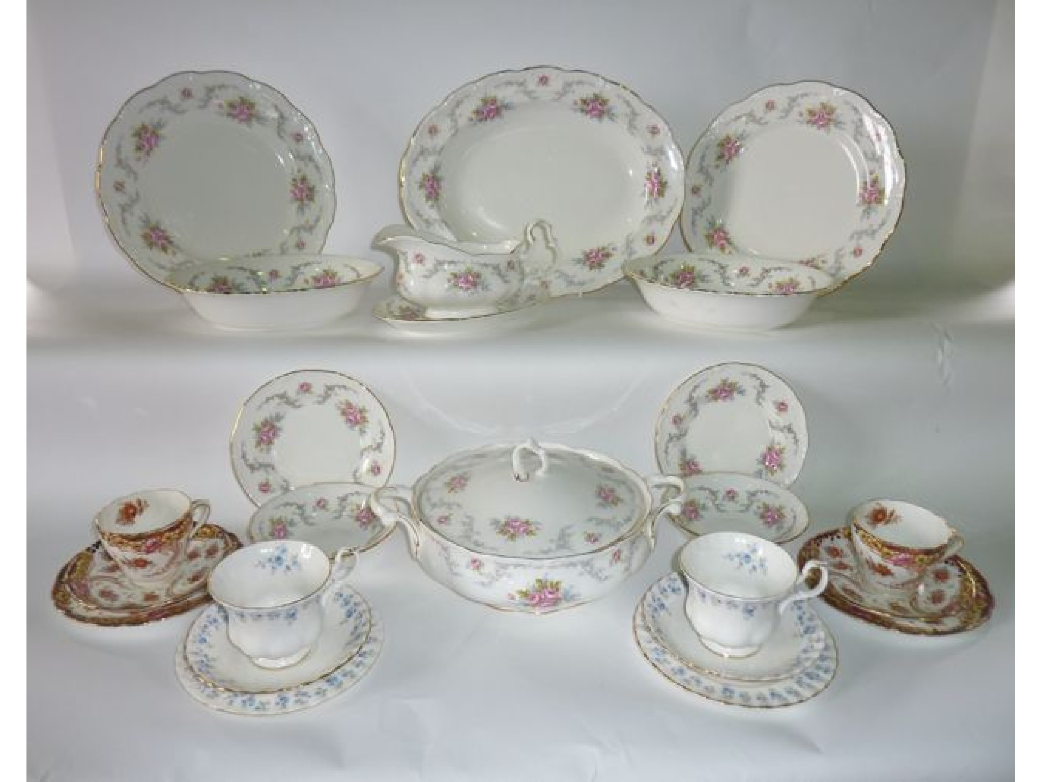 Appraisal: A quantity of Royal Albert Tranquillity pattern dinner wares with