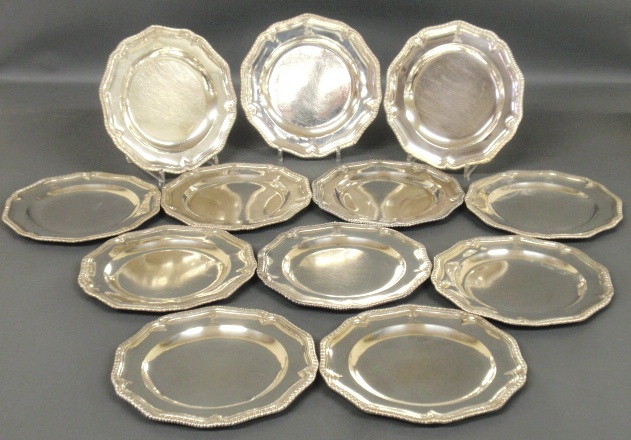 Appraisal: - Fine set of twelve Georgian silver plates with engraved