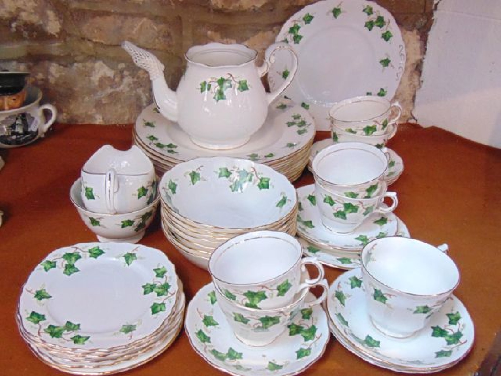 Appraisal: A collection of Colclough Ivy pattern tea wares and dinner