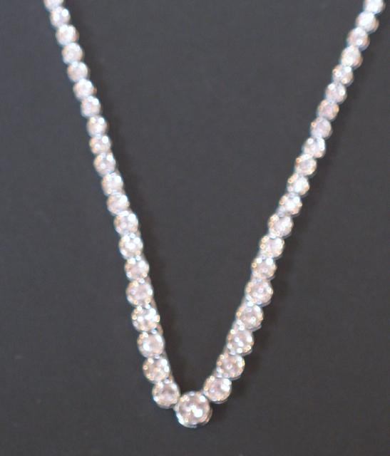 Appraisal: A MODERN CT WHITE GOLD DIAMOND-SET NECKLACE of graduating links