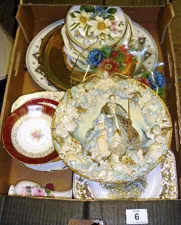 Appraisal: A Collection of various pottery and resin plates etc