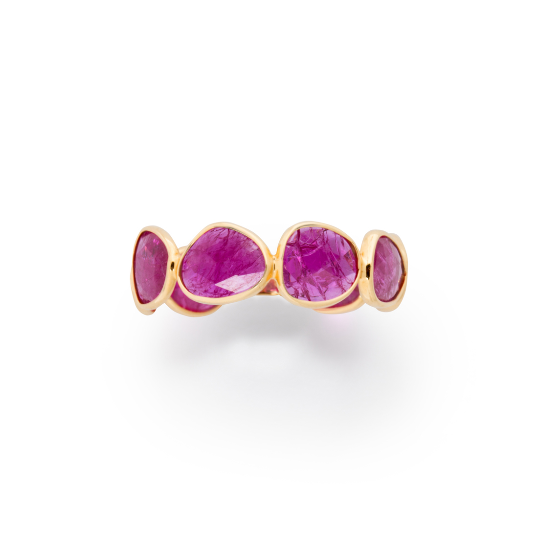 Appraisal: A RUBY AND EIGHTEEN KARAT GOLD RING A ruby and