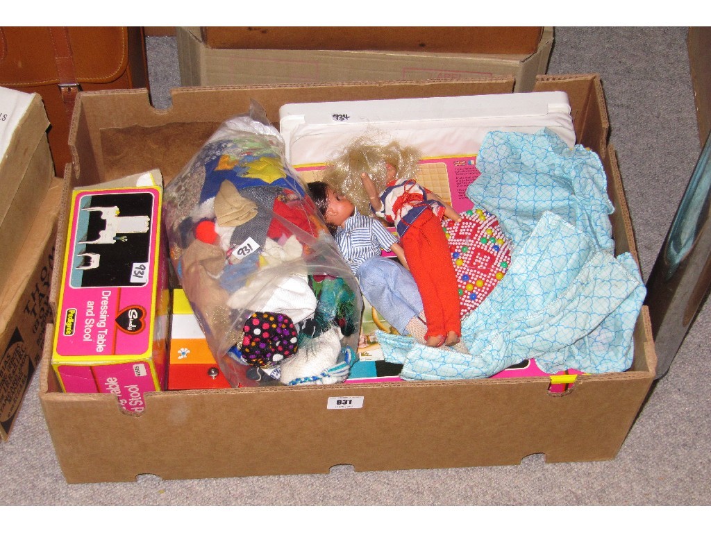 Appraisal: Box of Sindy dolls and assorted accessories clothes furniture etc