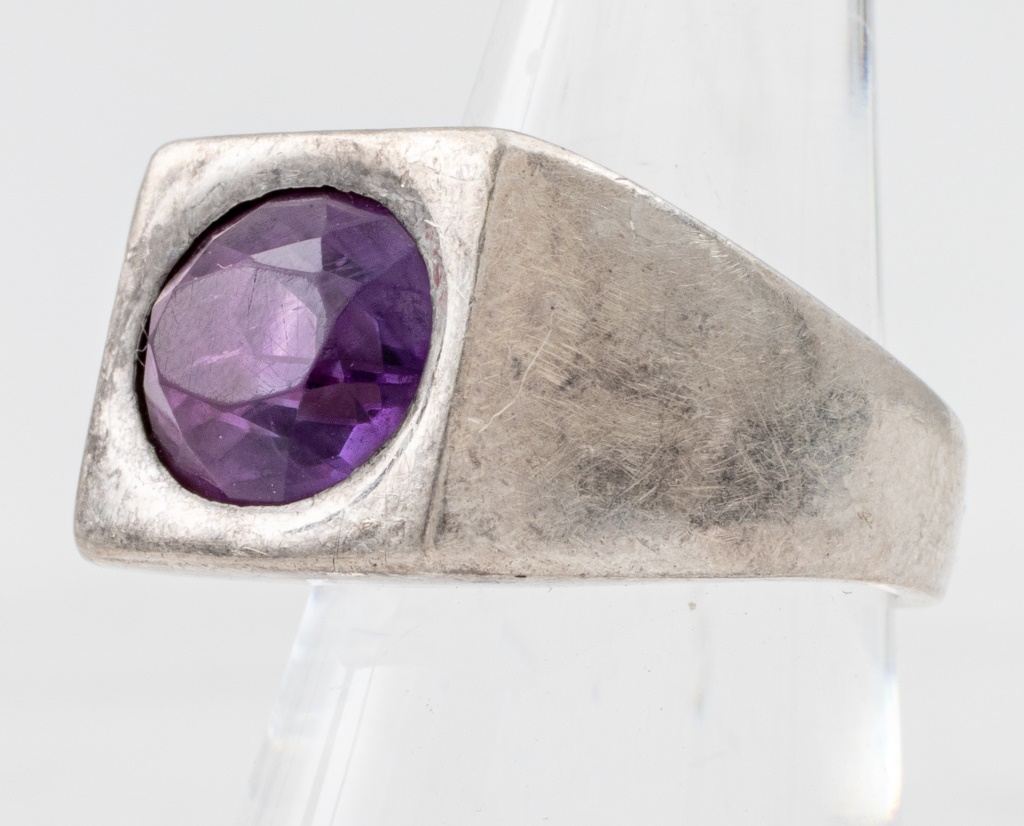 Appraisal: VINTAGE STERLING SILVER AMETHYST RING Vintage sterling silver ring set