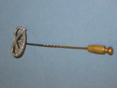 Appraisal: A VICTORIAN DIAMOND STICK PIN the top modelled as a