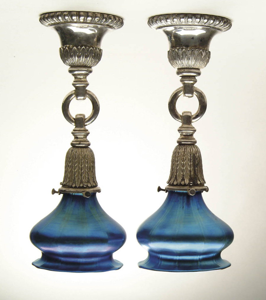 Appraisal: PAIR OF HANGING LAMPS Pair of hanging lamps attributed to