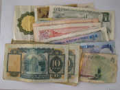 Appraisal: A quantity of seventeen banknotes of various denominations and currencies