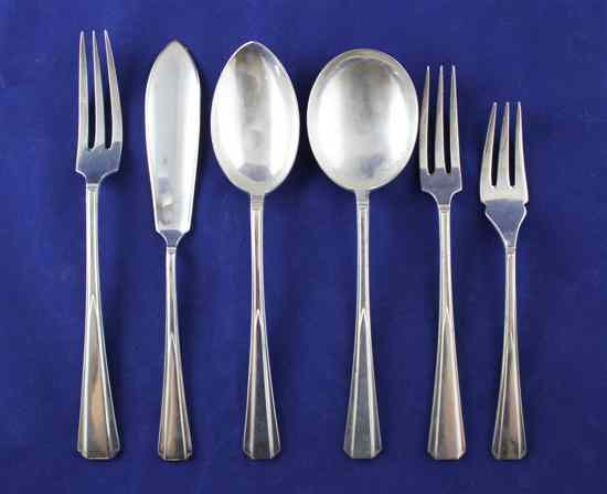 Appraisal: A 's canteen of silver Plain Pine pattern cutlery for