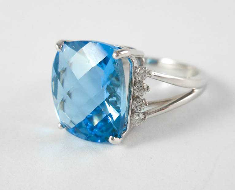 Appraisal: BLUE TOPAZ DIAMOND AND FOURTEEN KARAT GOLD RING The white