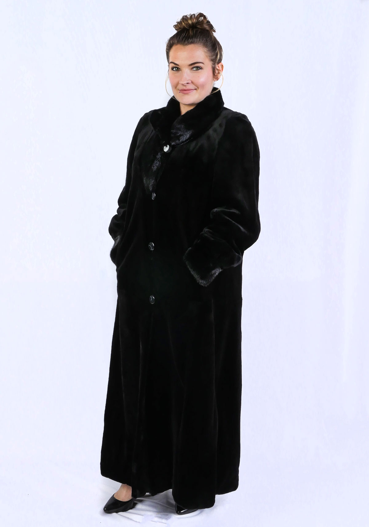 Appraisal: LUXURIOUS BLACK SHEARED BEAVER COAT WITH FOX COLLAR The elegance