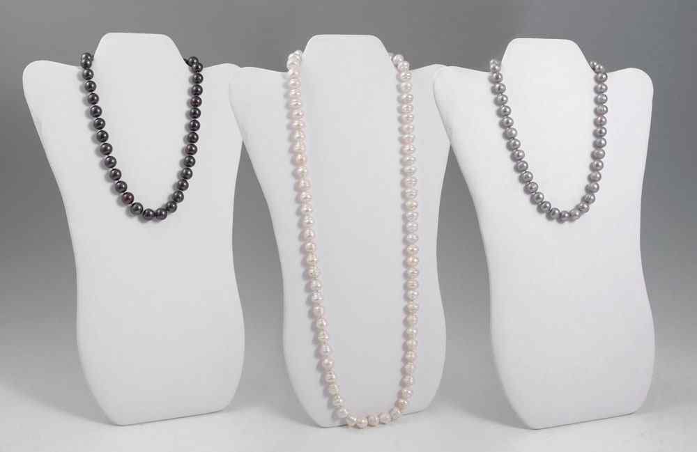 Appraisal: COLOR STRANDS OF PEARL NECKLACES An '' strand of mm