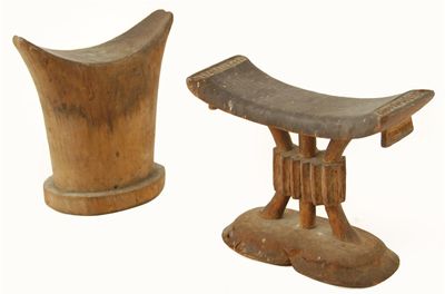 Appraisal: A Shona head rest with a curved top having ribbed