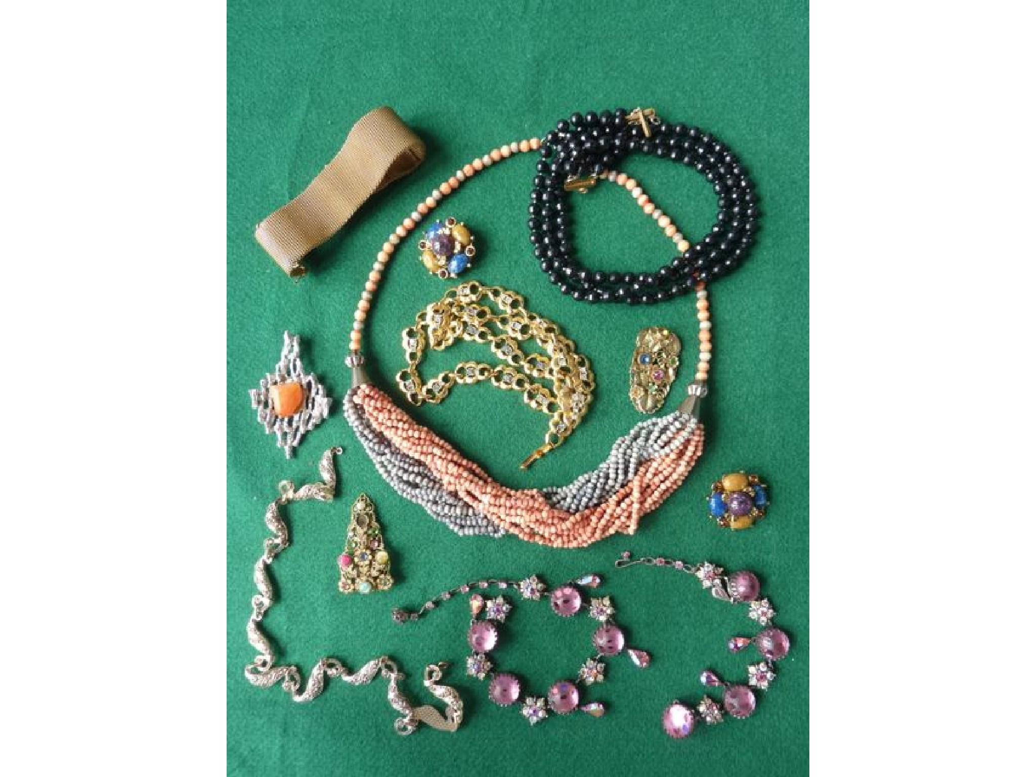 Appraisal: A mixed collection of costume jewellery mainly necklaces