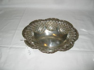 Appraisal: A FRUIT DISH of oval form the lobed rim moulded