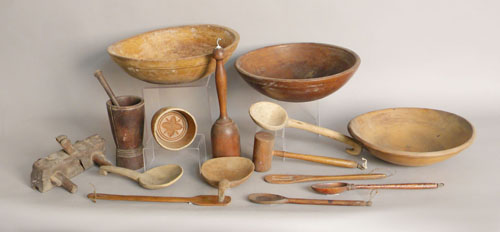 Appraisal: Group of woodenware to include bowls scoops mortar and pestle