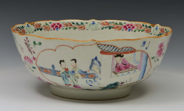 Appraisal: A CHINESE FAMILLE ROSE PORCELAIN BOWL the exterior decorated in