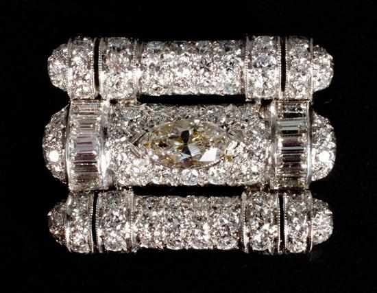 Appraisal: Platinum and diamond brooch diamonds approximately cts total approximately grams