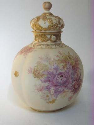 Appraisal: A CROWN DERBY PORCELAIN VASE AND COVER late th th