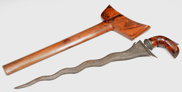 Appraisal: AN ANTIQUE KRIS with serpentine laminated blade and carved hardwood