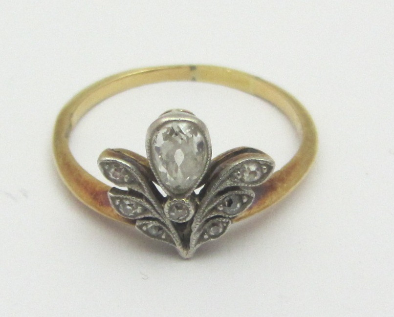 Appraisal: A gold and diamond set ring designed as a spray