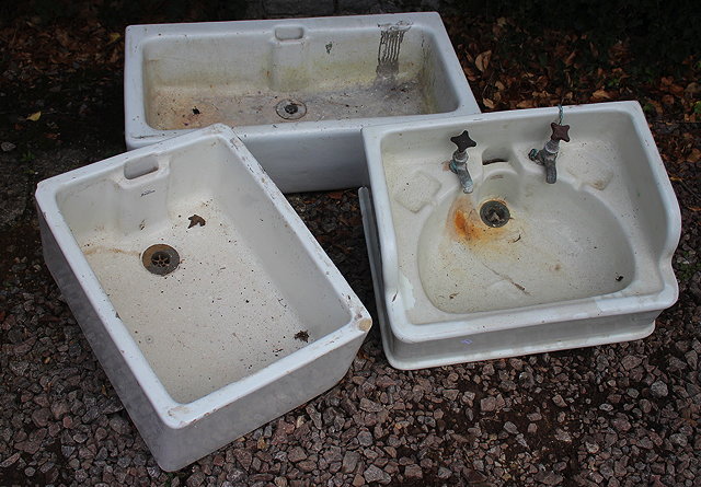 Appraisal: A DOULTON CO WHITE GLAZED WASHBASIN with raised back and