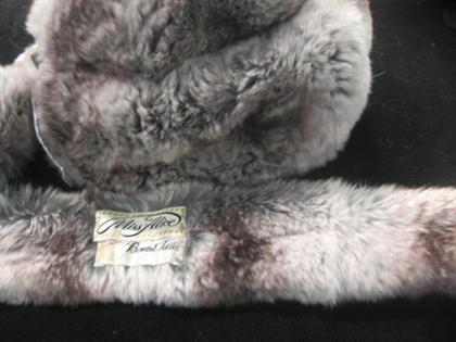 Appraisal: Chinchilla hat and scarf Descriptions provided in both printed and