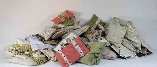 Appraisal: Sundry needlework and other cushions