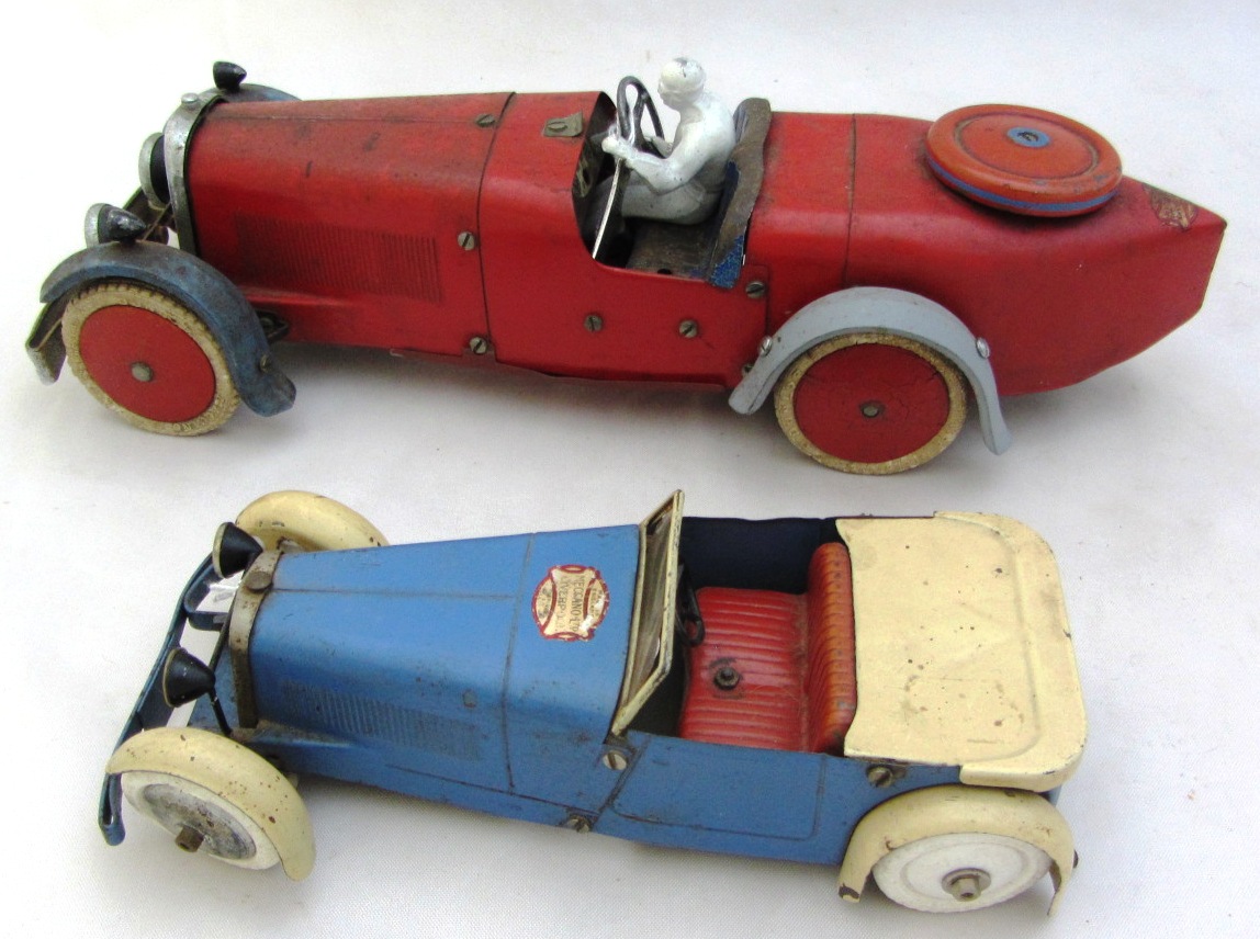 Appraisal: A Meccano tinplate constructor car No with red body blue