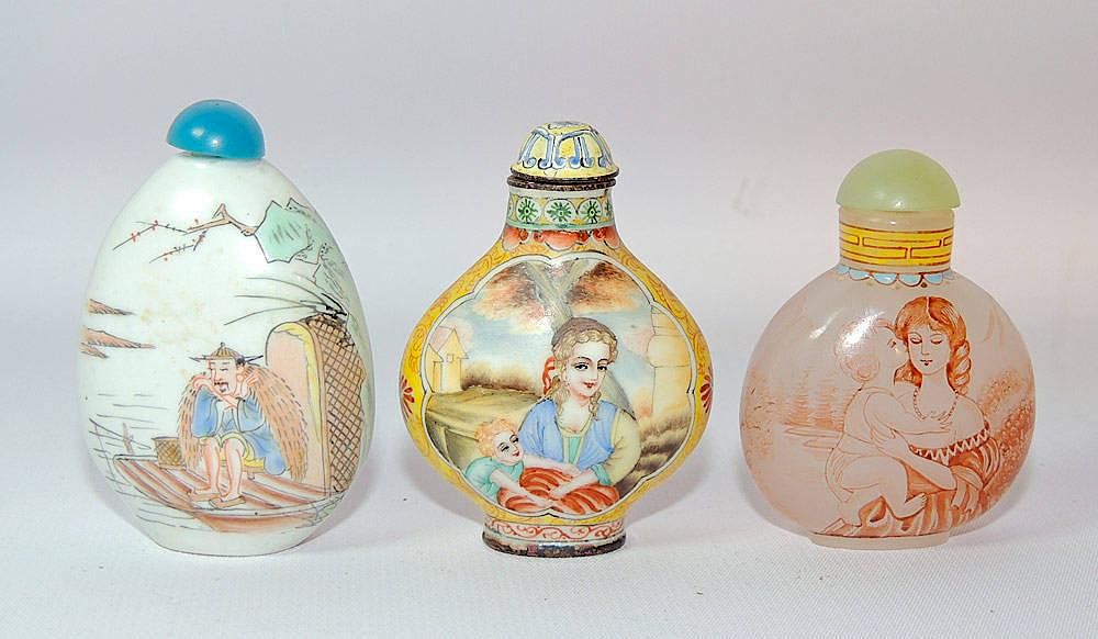 Appraisal: Grouping of Three Snuff Bottles Grouping of three snuff bottles