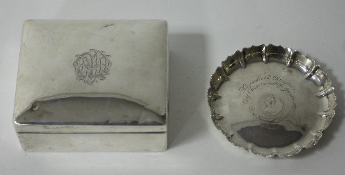 Appraisal: A silver cigarette box Goldsmiths Silversmiths Co Ltd London the