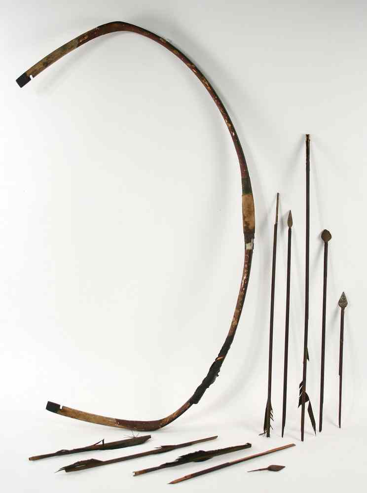 Appraisal: EARLY CHINESE BOW AND ARROWS - Horn and Sinew Mongol