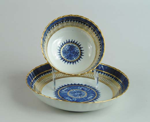 Appraisal: TWO ORIENTAL EXPORT BOWLS Matching design in blue and white