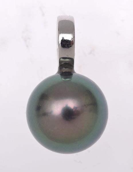 Appraisal: A TAHITIAN PEARL PENDANT IN STERLING SILVER A TAHITIAN PEARL