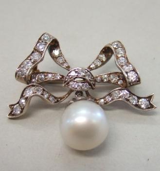 Appraisal: A diamond set brooch designed as ribbon tied bow mounted