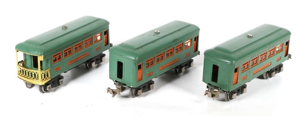 Appraisal: VINTAGE LIONEL O GAUGE TRAIN CARS Three Lionel cars including