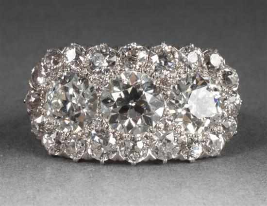 Appraisal: Diamond cluster ring center round-cut diamond approximately cts flanked by