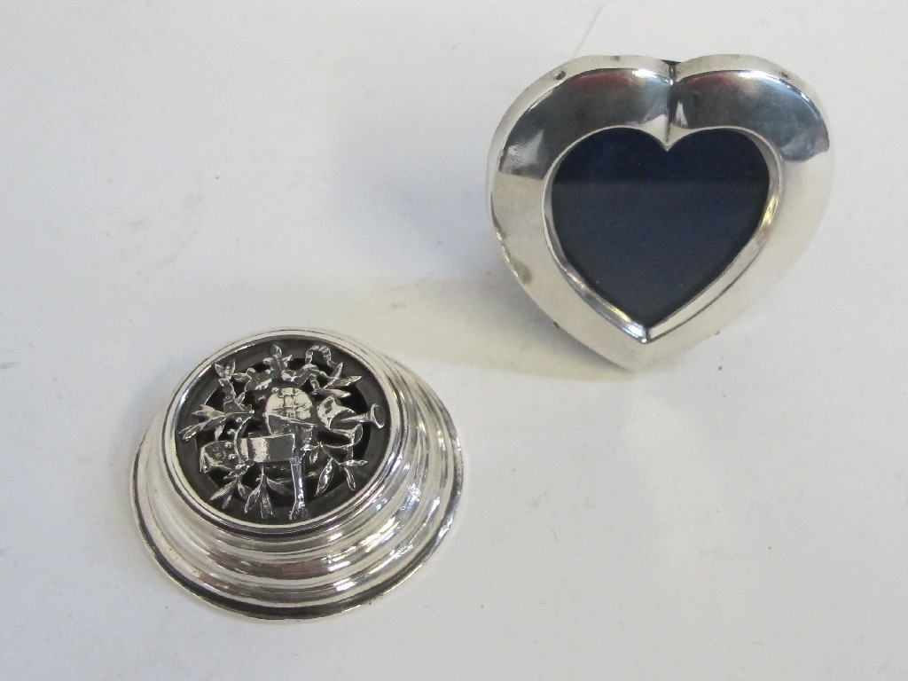 Appraisal: Lot comprising silver mounted heart shaped photo frame London and