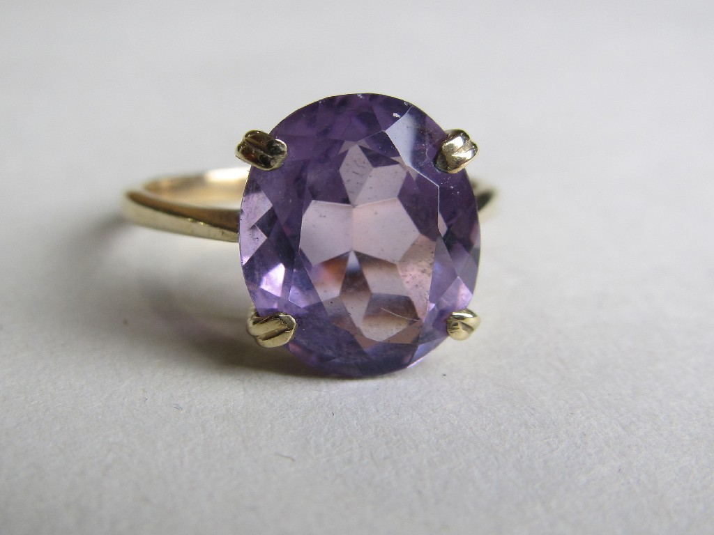 Appraisal: Nine carat gold amethyst single stone ring