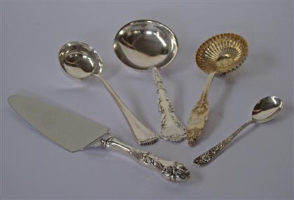 Appraisal: Group of Continental and American silver serving piecesvarious makers th