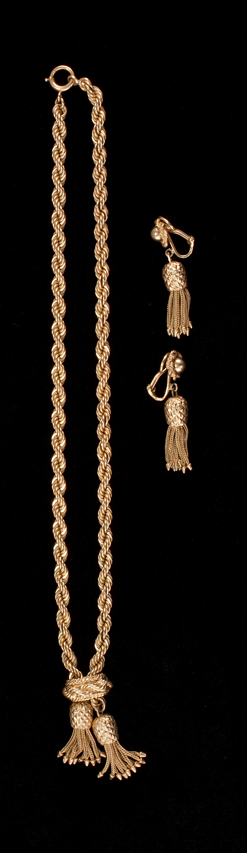 Appraisal: KT YELLOW GOLD ROPE TWIST NECKLACE WITH MATCHING EARRINGS With