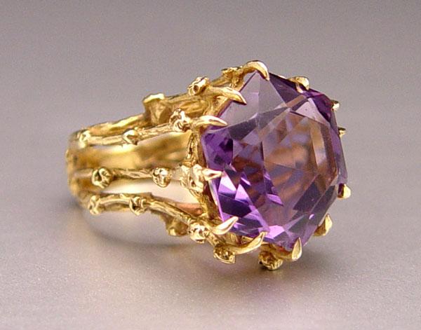 Appraisal: CT AMETHYST RING K yellow gold ring contains one hexagon