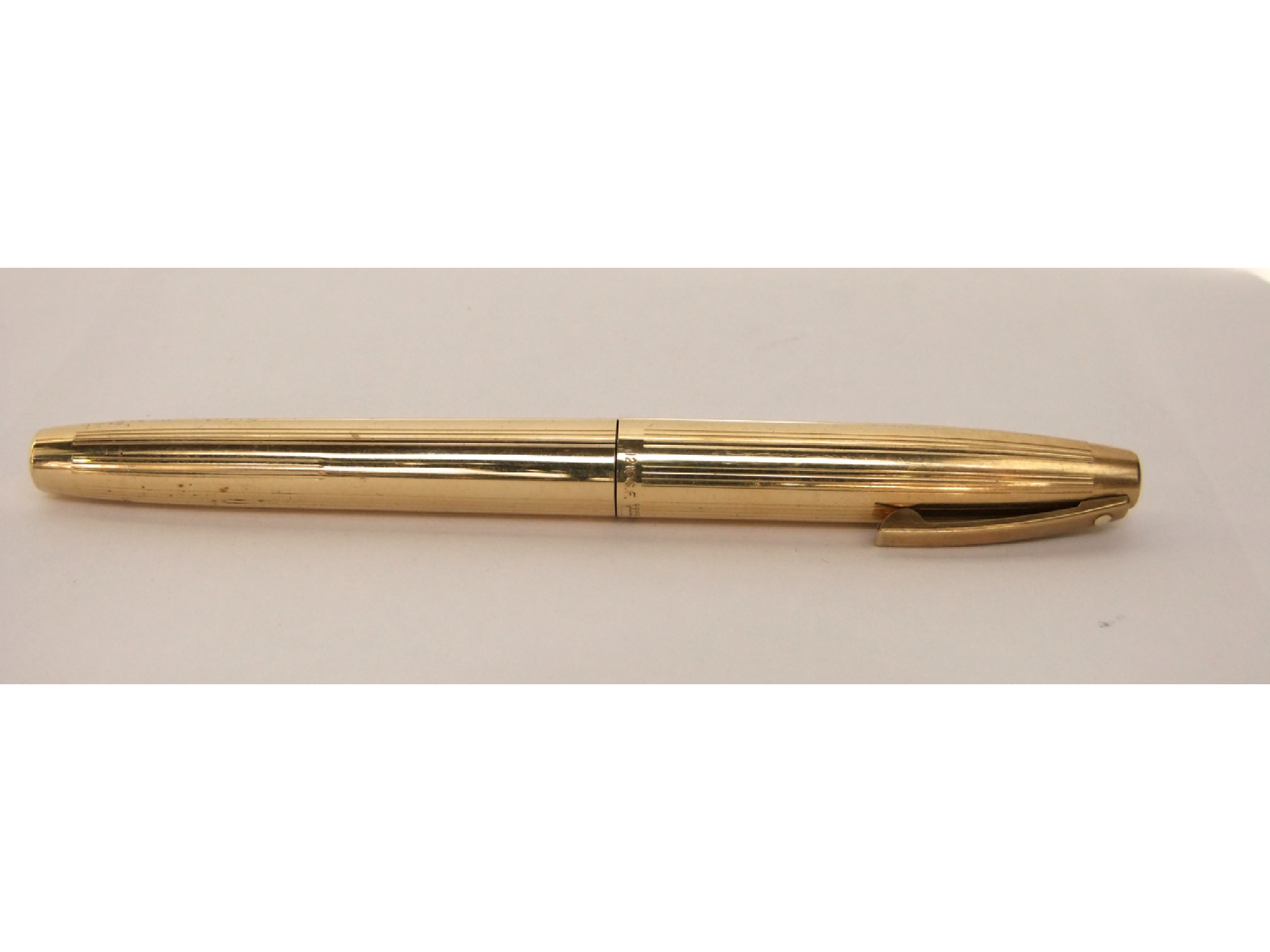 Appraisal: A Sheaffer Uluglekin gold plated fountain pen with k nib